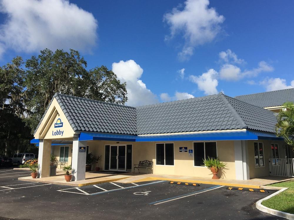 Days Inn By Wyndham Port Charlotte Town Center Exterior photo