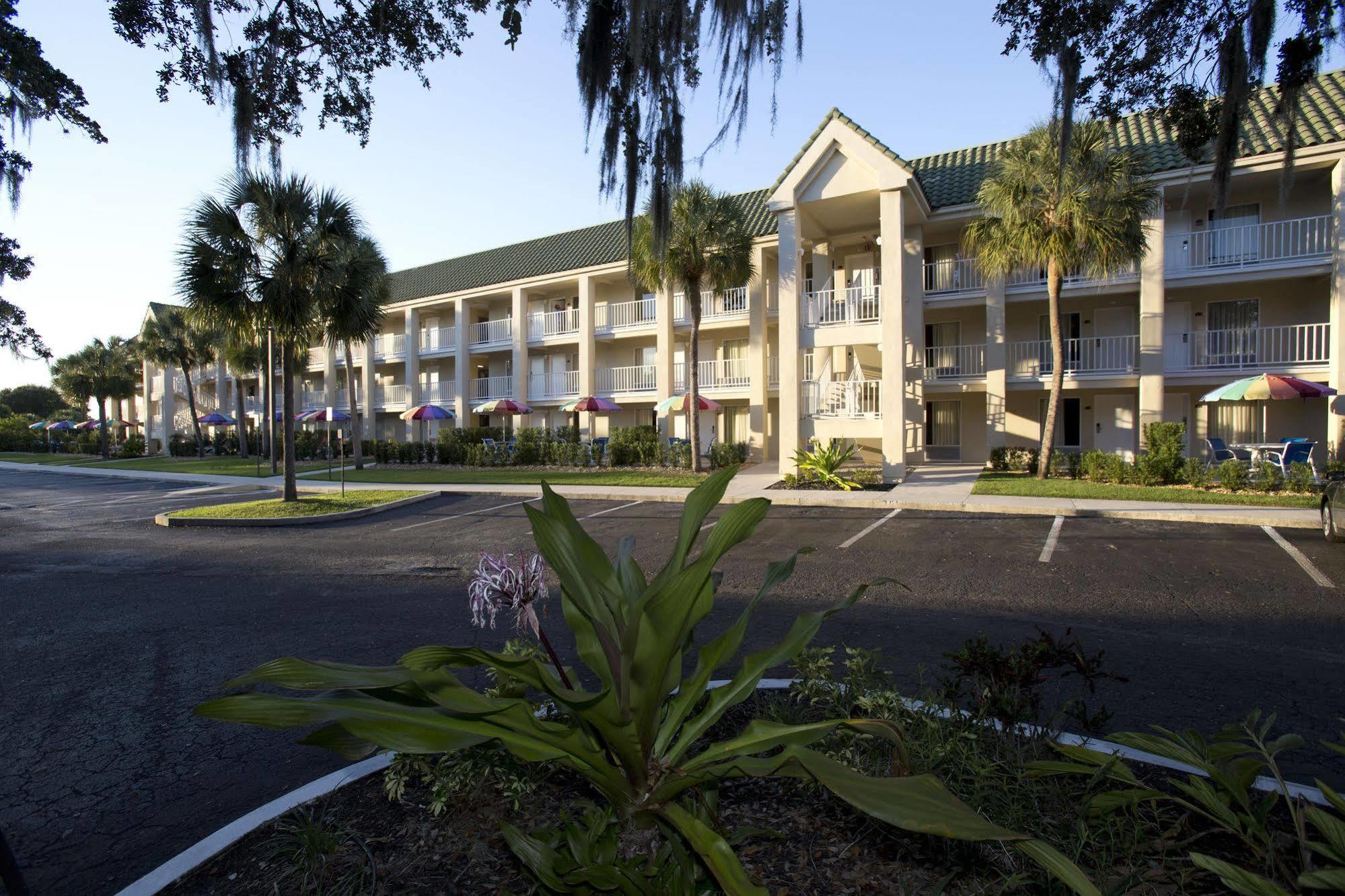 Days Inn By Wyndham Port Charlotte Town Center Exterior photo